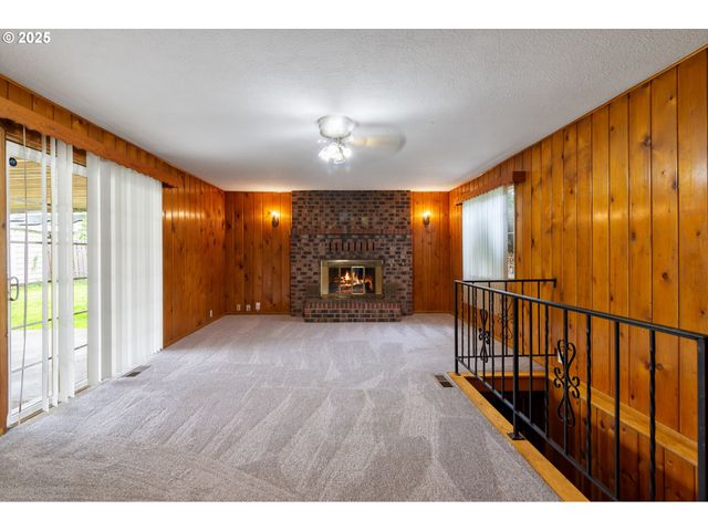 10525 Se MITCHELL St, Portland, OR 97266