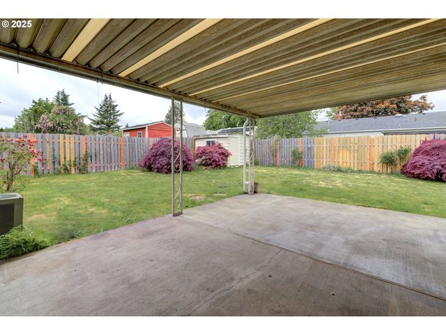 10525 Se MITCHELL St, Portland, OR 97266