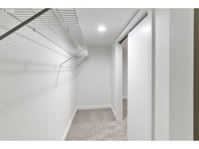 10525 Se MITCHELL St, Portland, OR 97266