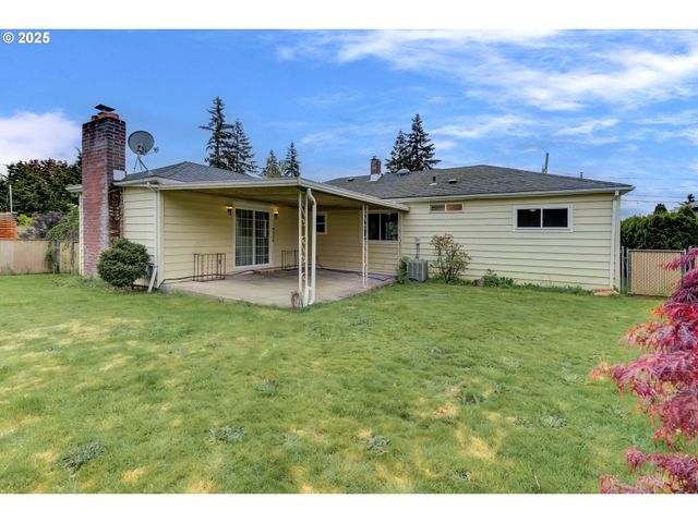 10525 Se MITCHELL St, Portland, OR 97266