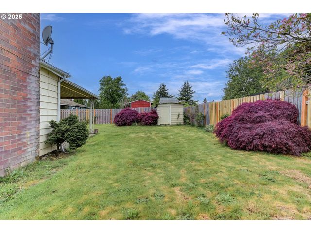 10525 Se MITCHELL St, Portland, OR 97266