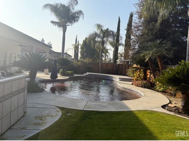 10616 Iron Creek Avenue, Bakersfield, CA 93312