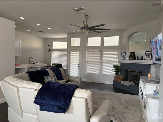 10616 Iron Creek Avenue, Bakersfield, CA 93312