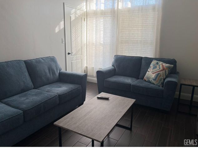 10616 Iron Creek Avenue, Bakersfield, CA 93312