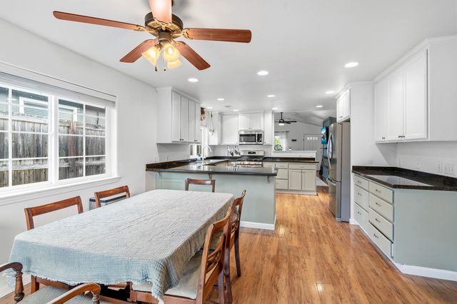 962 Crest Drive, Central Point, OR 97502