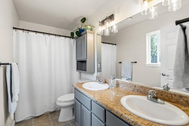 962 Crest Drive, Central Point, OR 97502