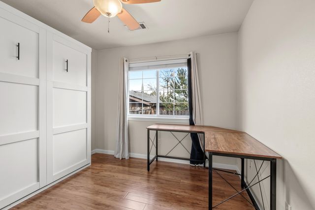 962 Crest Drive, Central Point, OR 97502