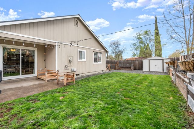 962 Crest Drive, Central Point, OR 97502