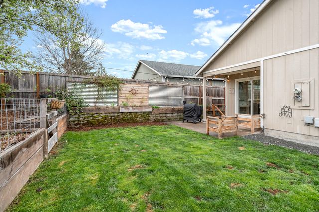 962 Crest Drive, Central Point, OR 97502