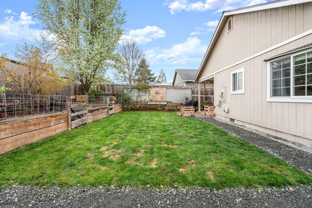 962 Crest Drive, Central Point, OR 97502