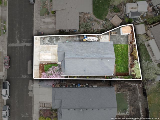 962 Crest Drive, Central Point, OR 97502