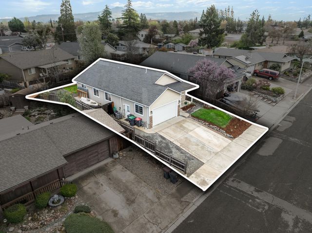 962 Crest Drive, Central Point, OR 97502