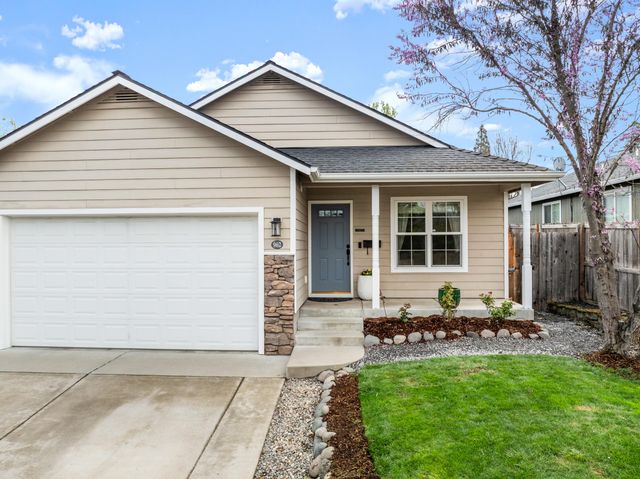 962 Crest Drive, Central Point, OR 97502