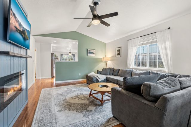 962 Crest Drive, Central Point, OR 97502