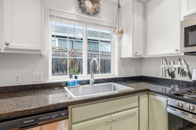 962 Crest Drive, Central Point, OR 97502