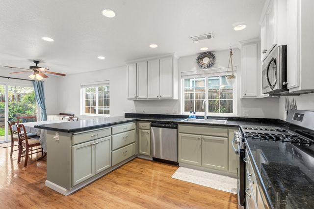 962 Crest Drive, Central Point, OR 97502