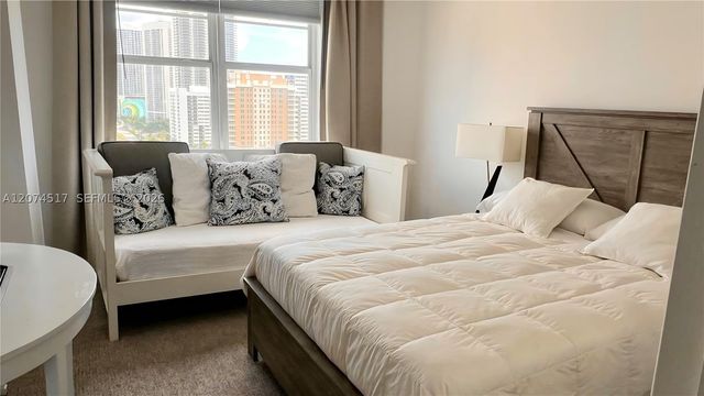 1985 S Ocean Dr 17P, Hallandale Beach, FL 33009