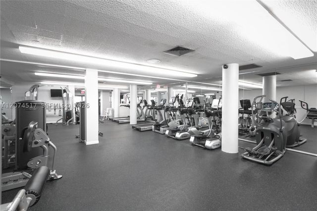 1985 S Ocean Dr 17P, Hallandale Beach, FL 33009