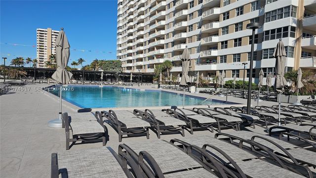 1985 S Ocean Dr 17P, Hallandale Beach, FL 33009