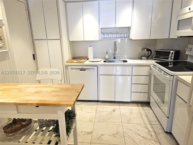 1985 S Ocean Dr 17P, Hallandale Beach, FL 33009