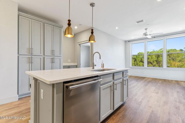2501 Bienville Boulevard, 137, Ocean Springs, MS 39564
