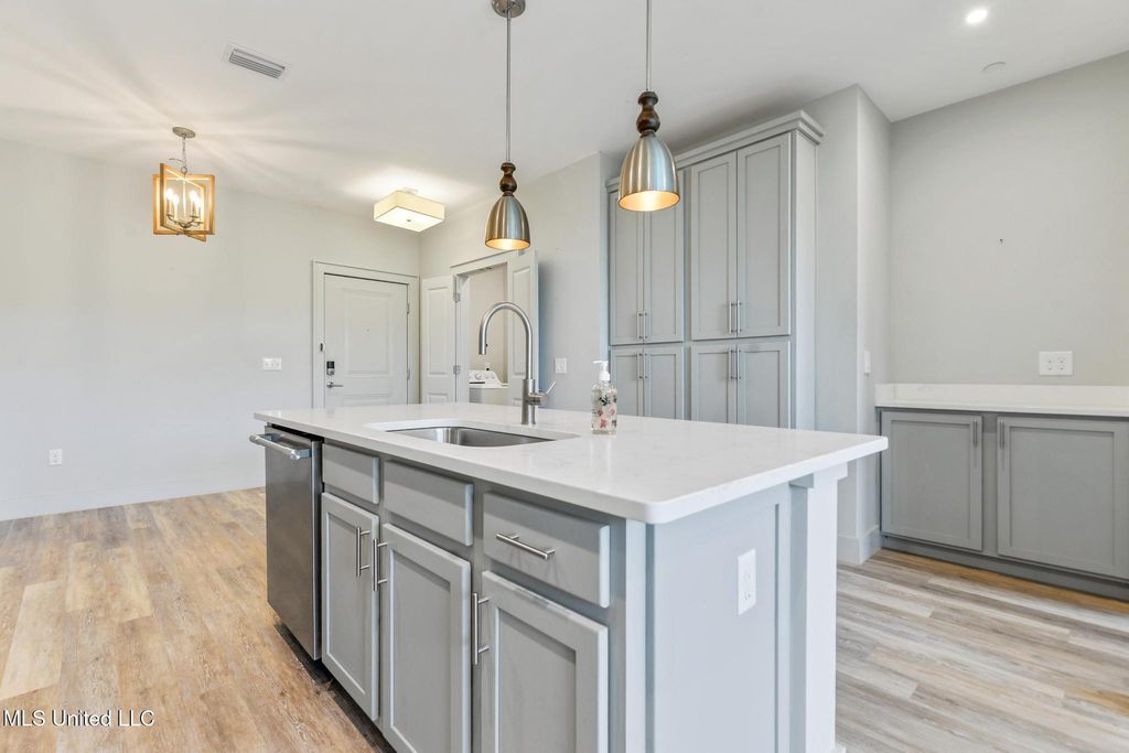 2501 Bienville Boulevard, 137, Ocean Springs, MS 39564