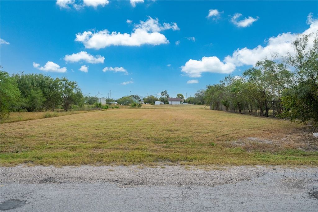 436 Industrial St, Taft, TX 78390 — photo 2