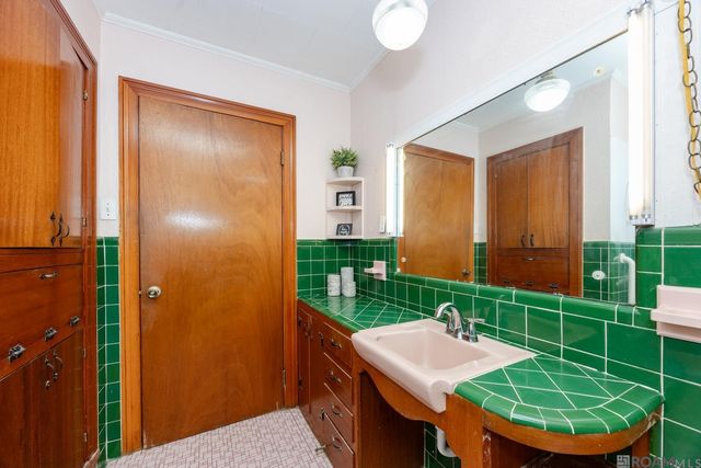 819 Ave F, Port Allen, LA 70767