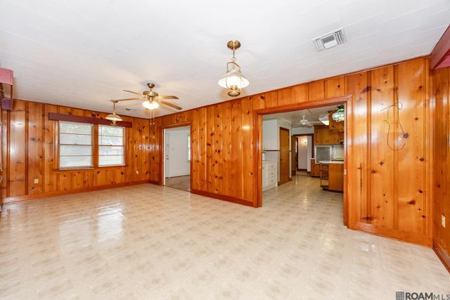 819 Ave F, Port Allen, LA 70767