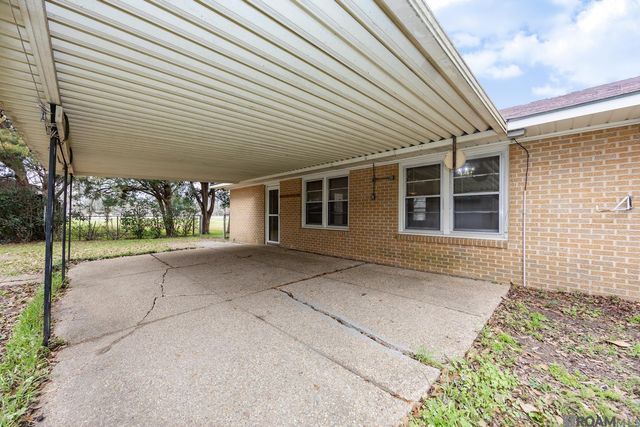 819 Ave F, Port Allen, LA 70767