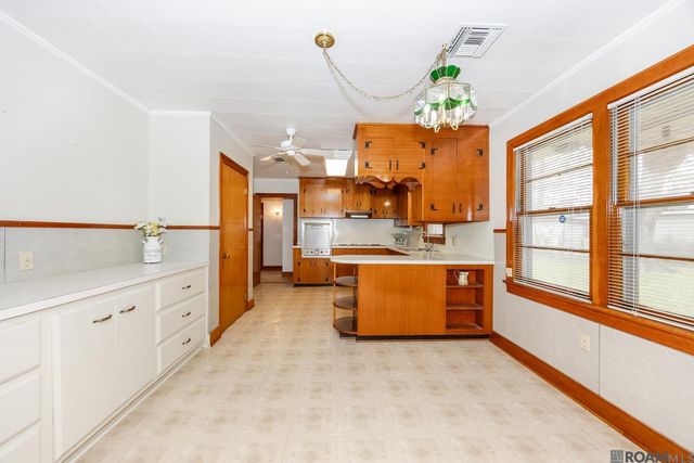 819 Ave F, Port Allen, LA 70767