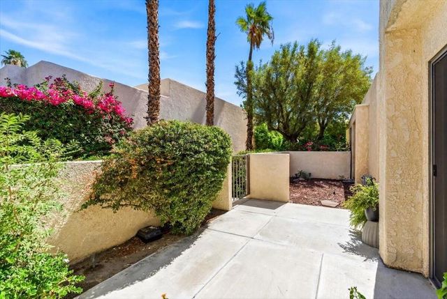 200 E Racquet Club Road 18, Palm Springs, CA 92262