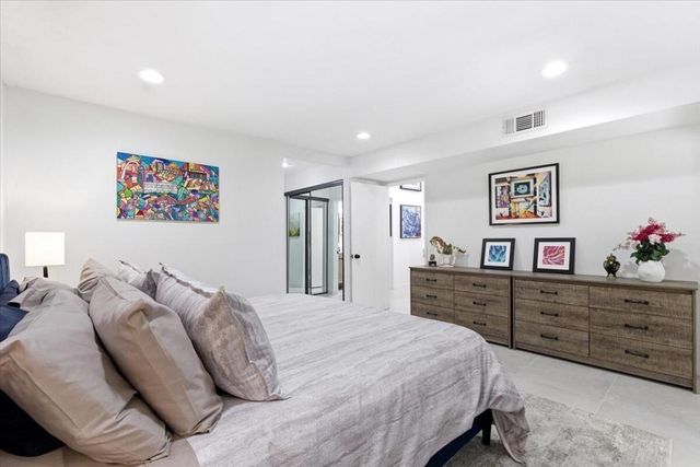 200 E Racquet Club Road 18, Palm Springs, CA 92262