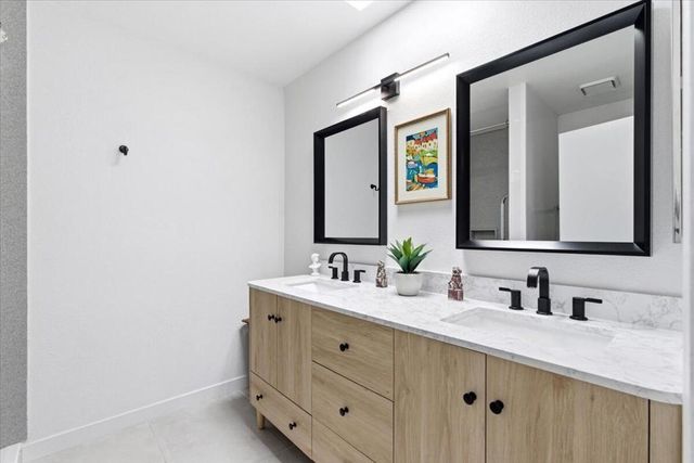 200 E Racquet Club Road 18, Palm Springs, CA 92262