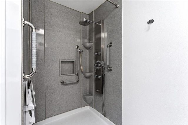 200 E Racquet Club Road 18, Palm Springs, CA 92262