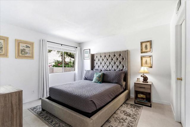200 E Racquet Club Road 18, Palm Springs, CA 92262