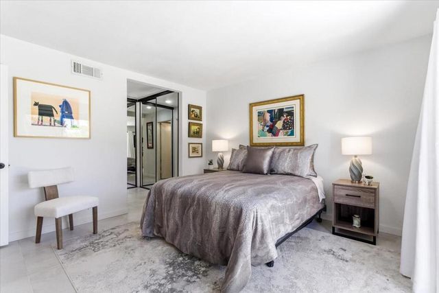 200 E Racquet Club Road 18, Palm Springs, CA 92262