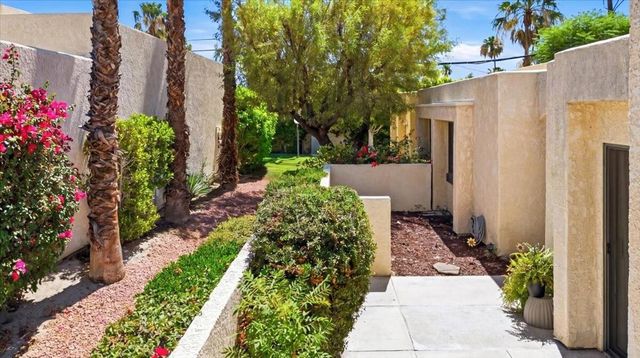 200 E Racquet Club Road 18, Palm Springs, CA 92262