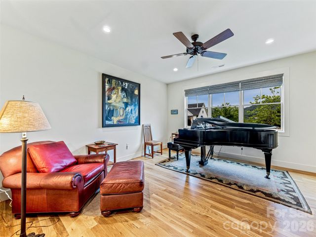 37 Ashe Park Circle, Asheville, NC 28806