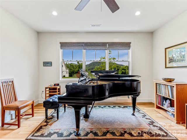 37 Ashe Park Circle, Asheville, NC 28806