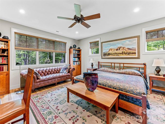 37 Ashe Park Circle, Asheville, NC 28806