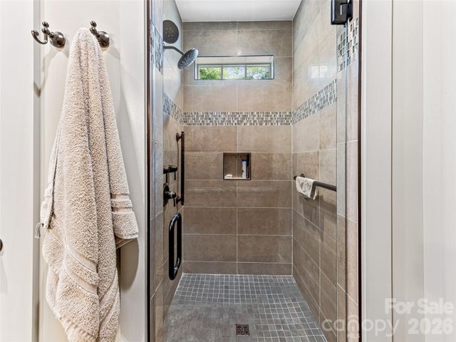 37 Ashe Park Circle, Asheville, NC 28806