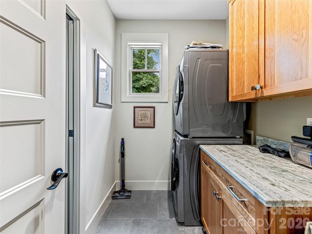 37 Ashe Park Circle, Asheville, NC 28806