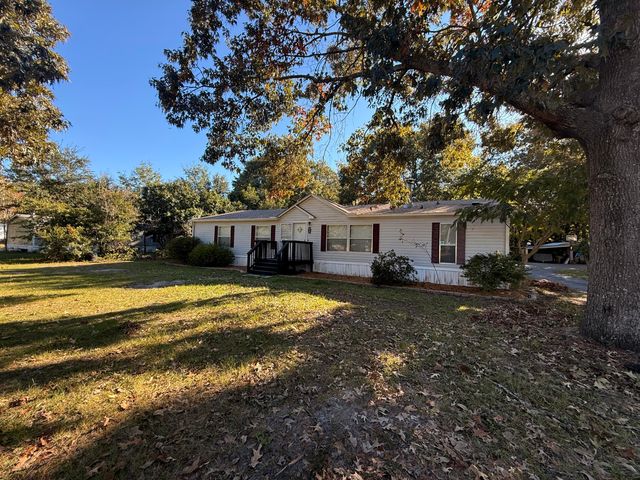 623 Barn Road, Bonneau, SC 29431