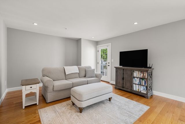 61 Valley St 1, Wakefield, MA 01880