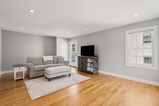 61 Valley St 1, Wakefield, MA 01880