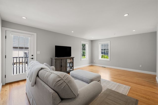 61 Valley St 1, Wakefield, MA 01880