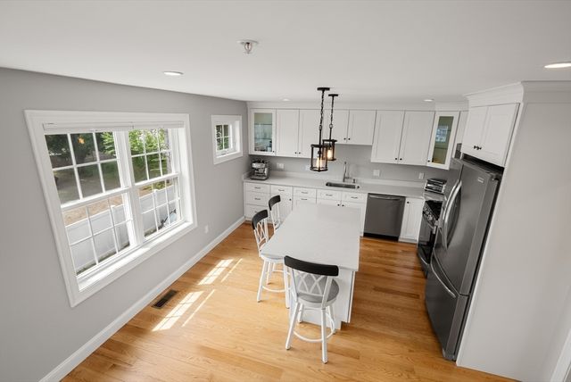 61 Valley St 1, Wakefield, MA 01880