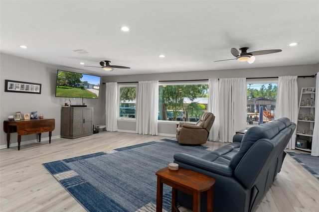 11430 W WATERWAY DRIVE, Homosassa, FL 34448