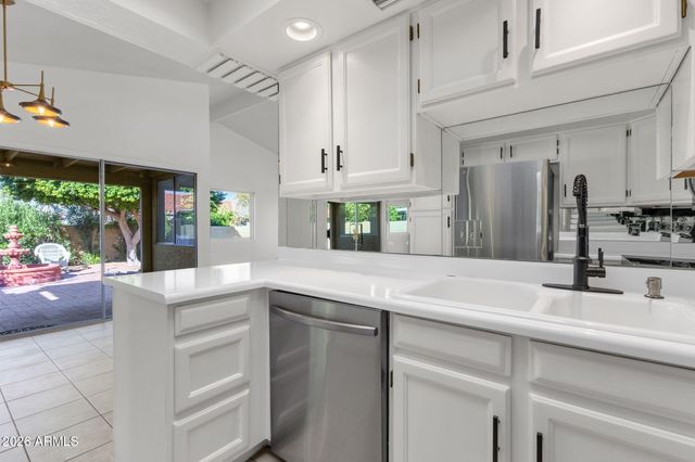 1370 N TAMARISK Drive, Chandler, AZ 85224